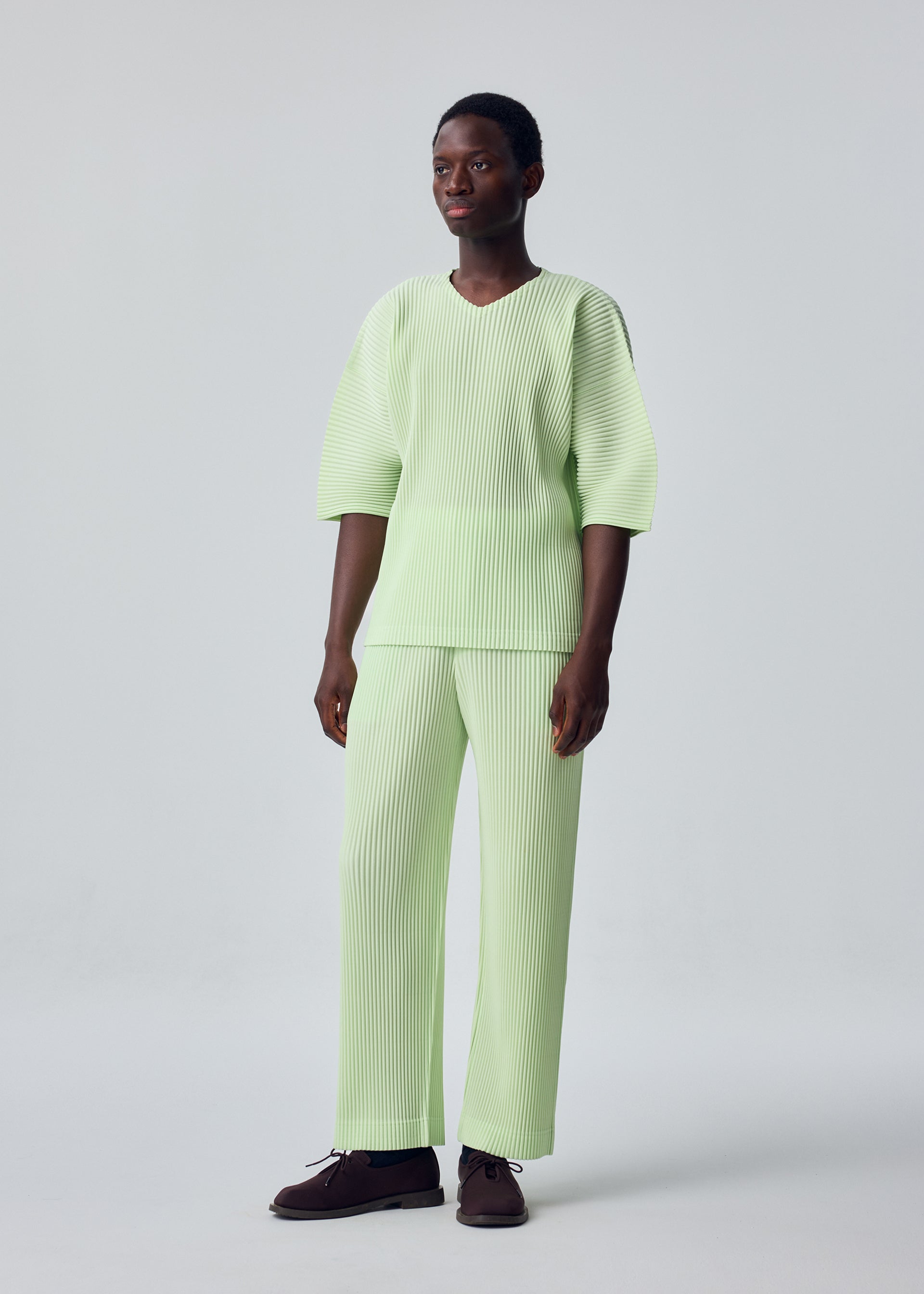 MONTHLY COLORS : JULY Trousers Shade Greyish Brown