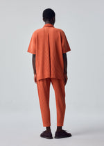 A model wears the HOMME PLISSÉ ISSEY MIYAKE MONTHLY COLORS : AUGUST monthly-colors-august-trousers-inky-grey.
