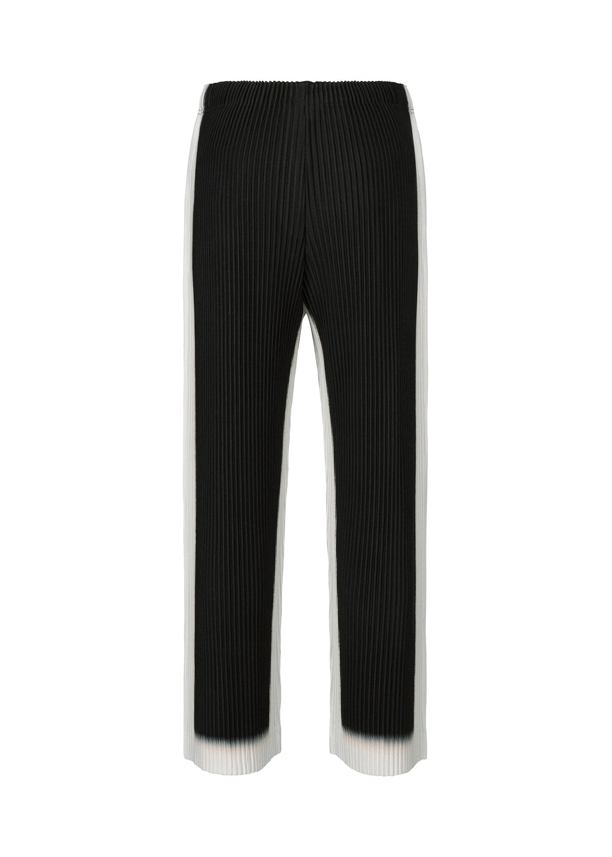 A detail shot of the HOMME PLISSÉ ISSEY MIYAKE FRAMEWORK : CHUSEN trousers.
