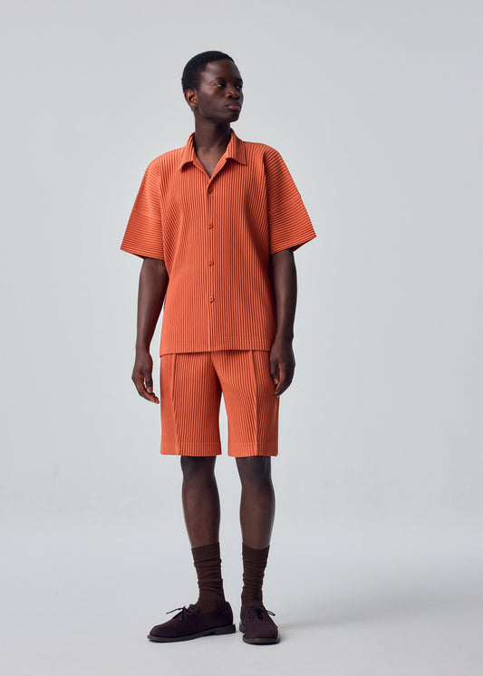 A model wears the HOMME PLISSÉ ISSEY MIYAKE MONTHLY COLORS : AUGUST monthly-colors-august-open-collar-shirt-black.