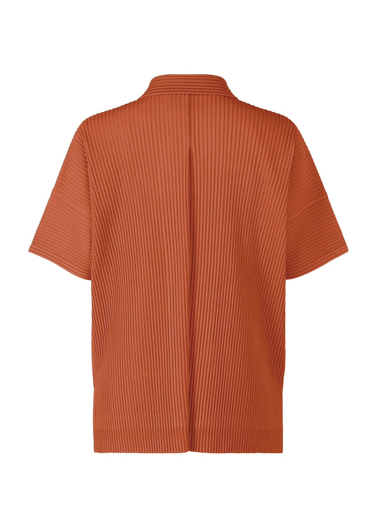 A detail shot of the HOMME PLISSÉ ISSEY MIYAKE MONTHLY COLORS : AUGUST shirt.