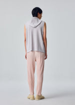 A model wears the HOMME PLISSÉ ISSEY MIYAKE MONTHLY COLORS : SEPTEMBER monthly-colors-september-top-black-2.