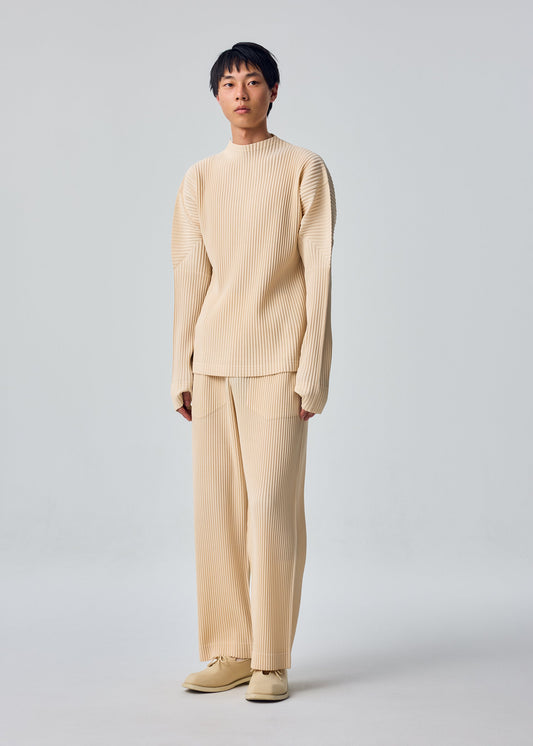A model wears the HOMME PLISSÉ ISSEY MIYAKE MONTHLY COLORS : OCTOBER monthly-colors-october-long-sleeved-top-shade-dandelion.