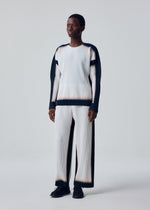 A model wears the HOMME PLISSÉ ISSEY MIYAKE FRAMEWORK : CHUSEN framework-chusen-top-black.