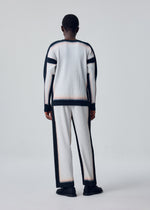 A model wears the HOMME PLISSÉ ISSEY MIYAKE FRAMEWORK : CHUSEN framework-chusen-top-black.