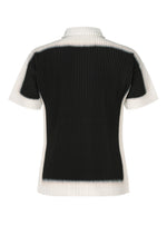 A detail shot of the HOMME PLISSÉ ISSEY MIYAKE FRAMEWORK : CHUSEN top.