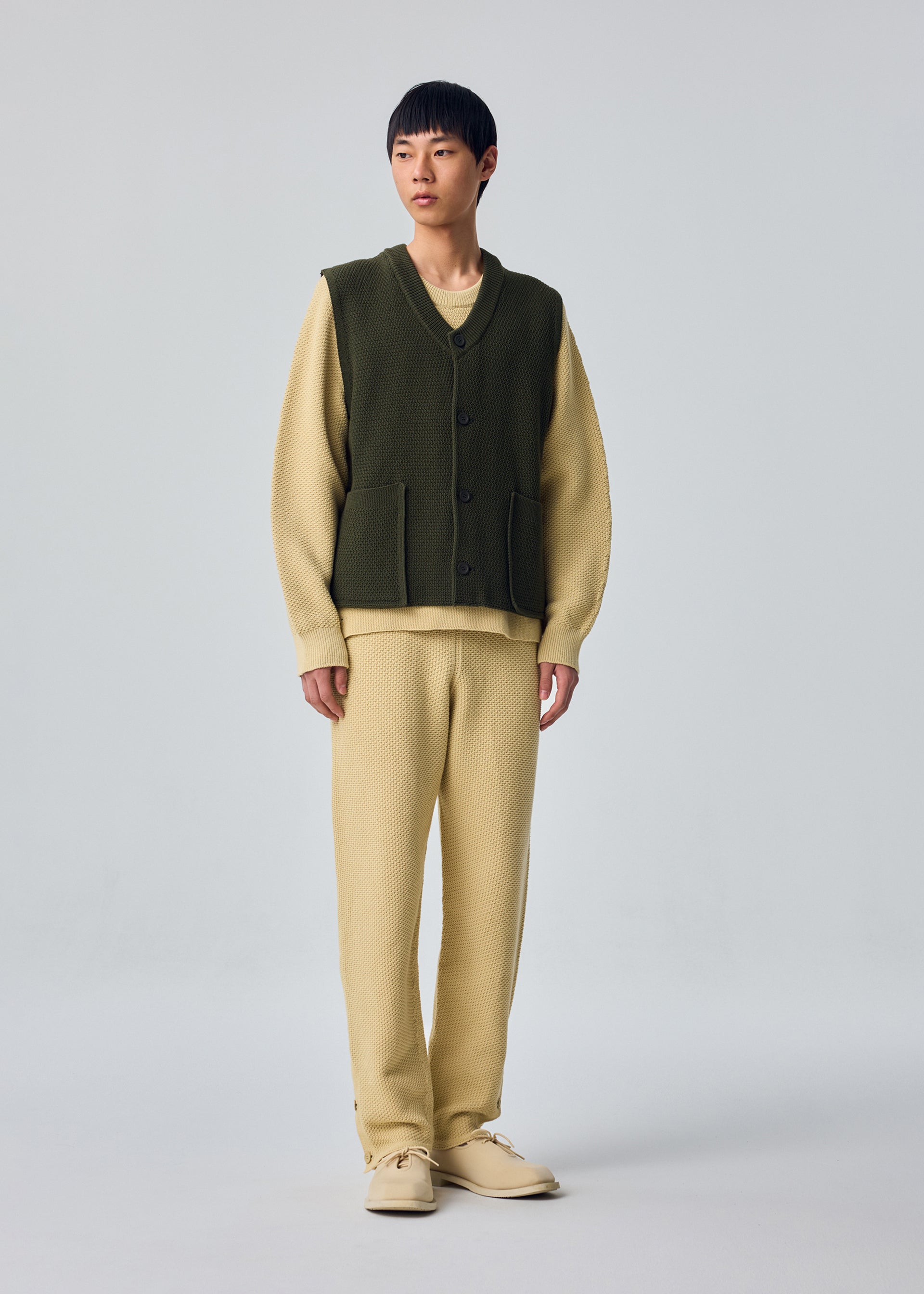 RUSTIC KNIT Vest Khaki – The official ISSEY MIYAKE ONLINE STORE