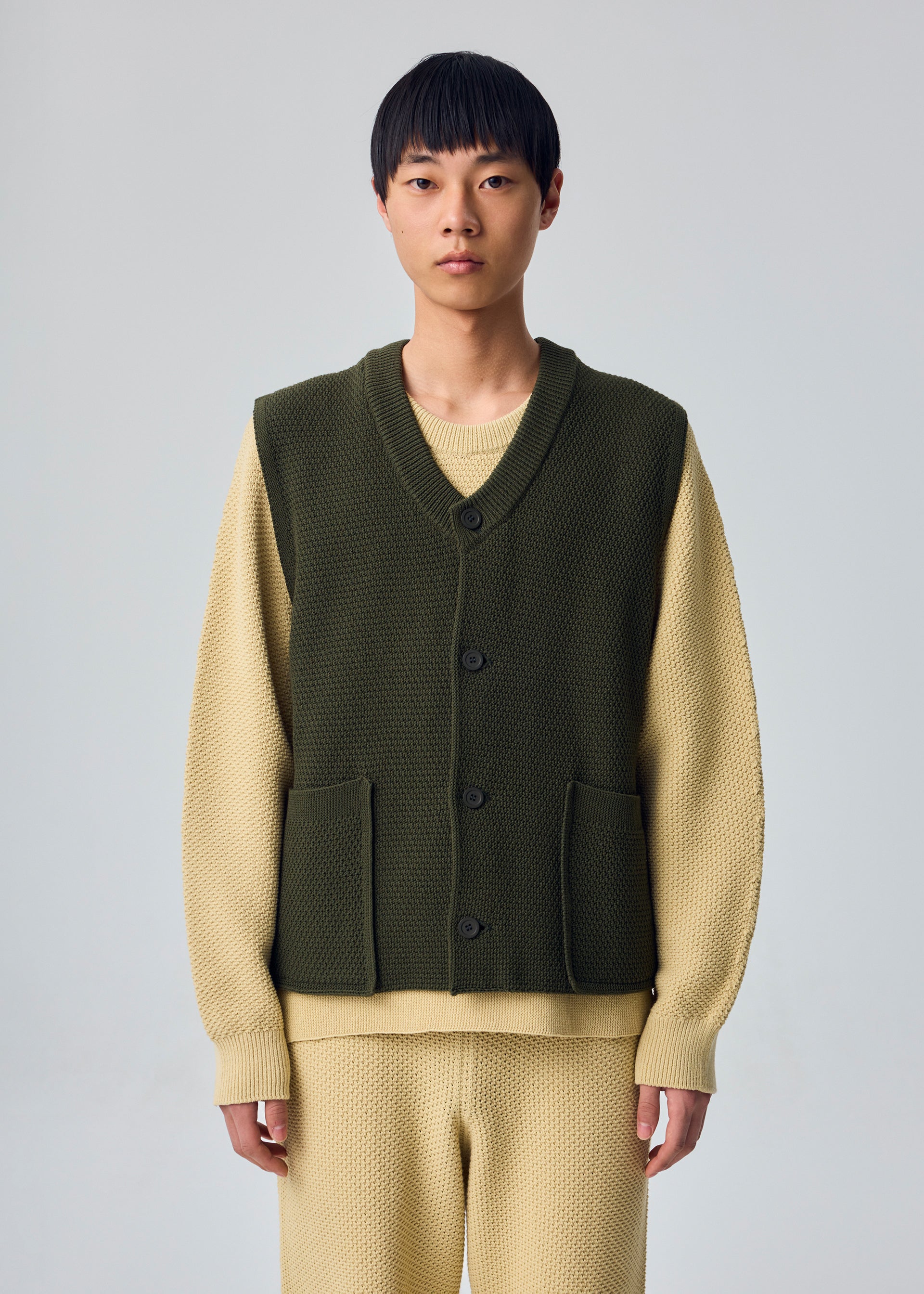 RUSTIC KNIT Vest Khaki – The official ISSEY MIYAKE ONLINE STORE
