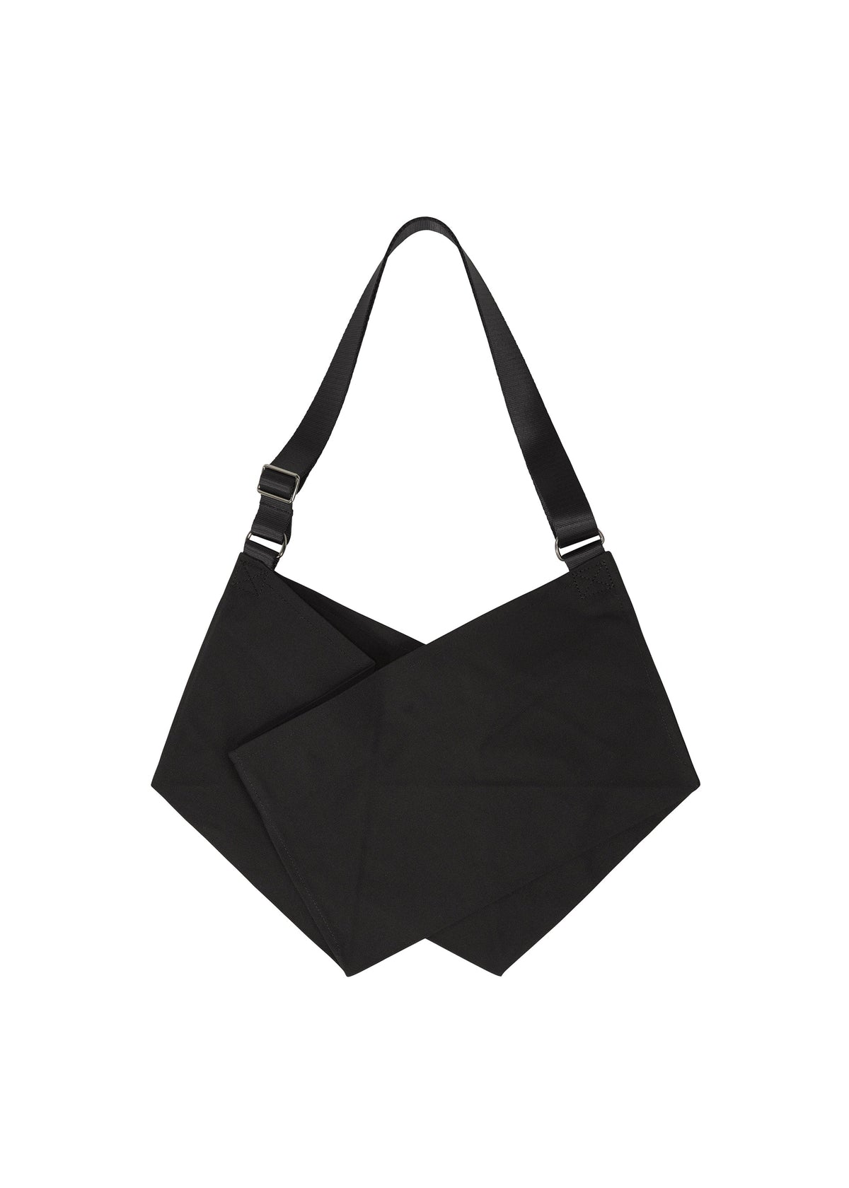 A product shot of the 132 5. ISSEY MIYAKE PARALLELEPIPED bag in black (15).