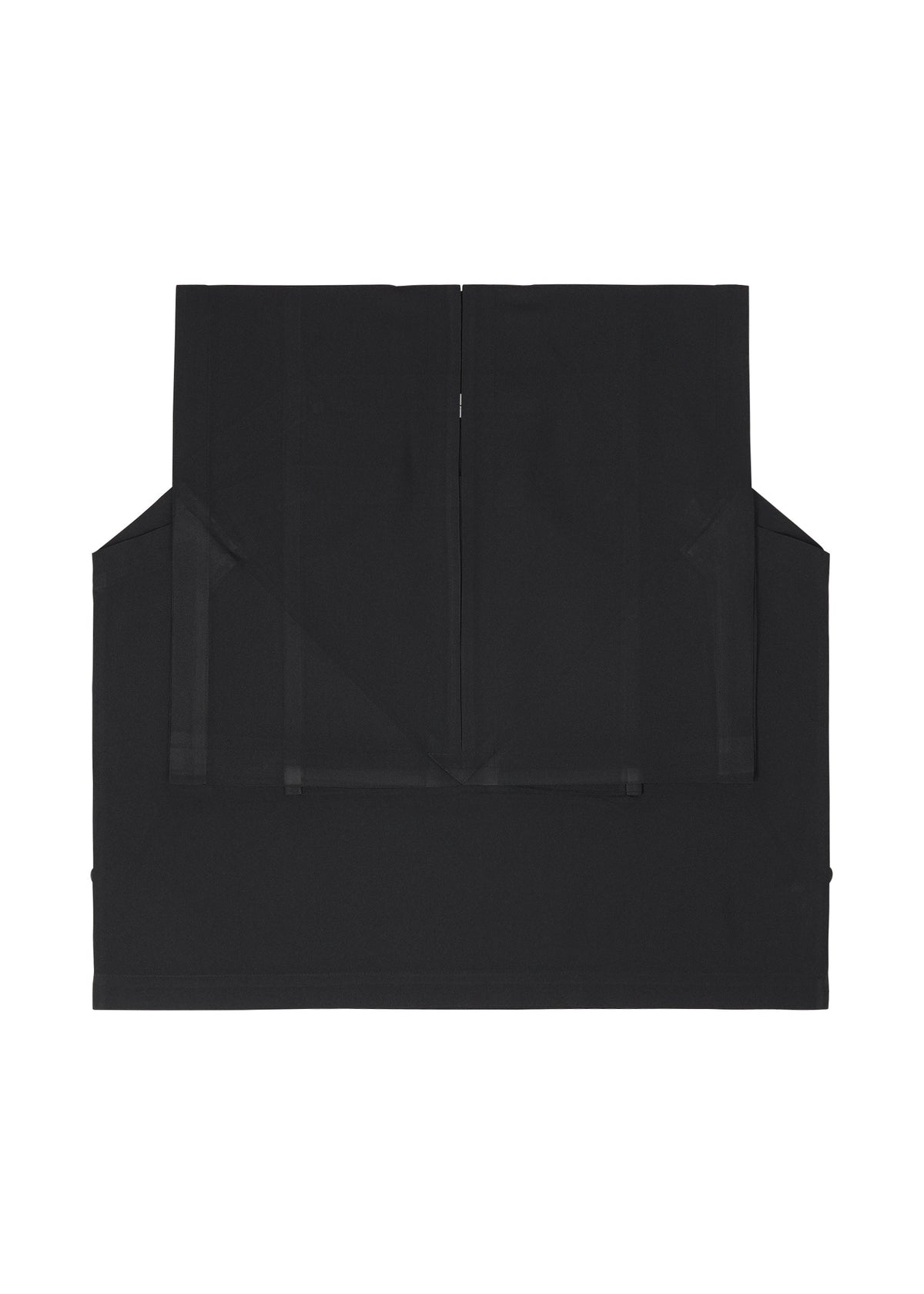A detail shot of the 132 5. ISSEY MIYAKE BOX COMPOSITION SOLID shirt.