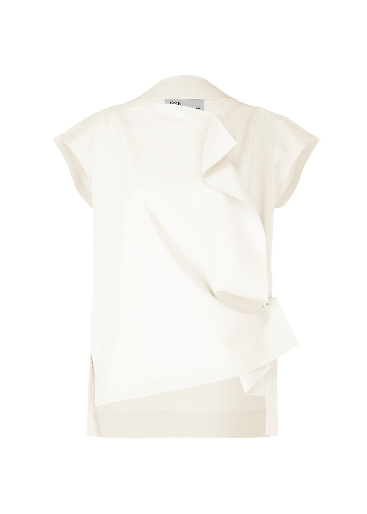 A product shot of the 132 5. ISSEY MIYAKE FLAT ONE TUCK T shirt in white (01).