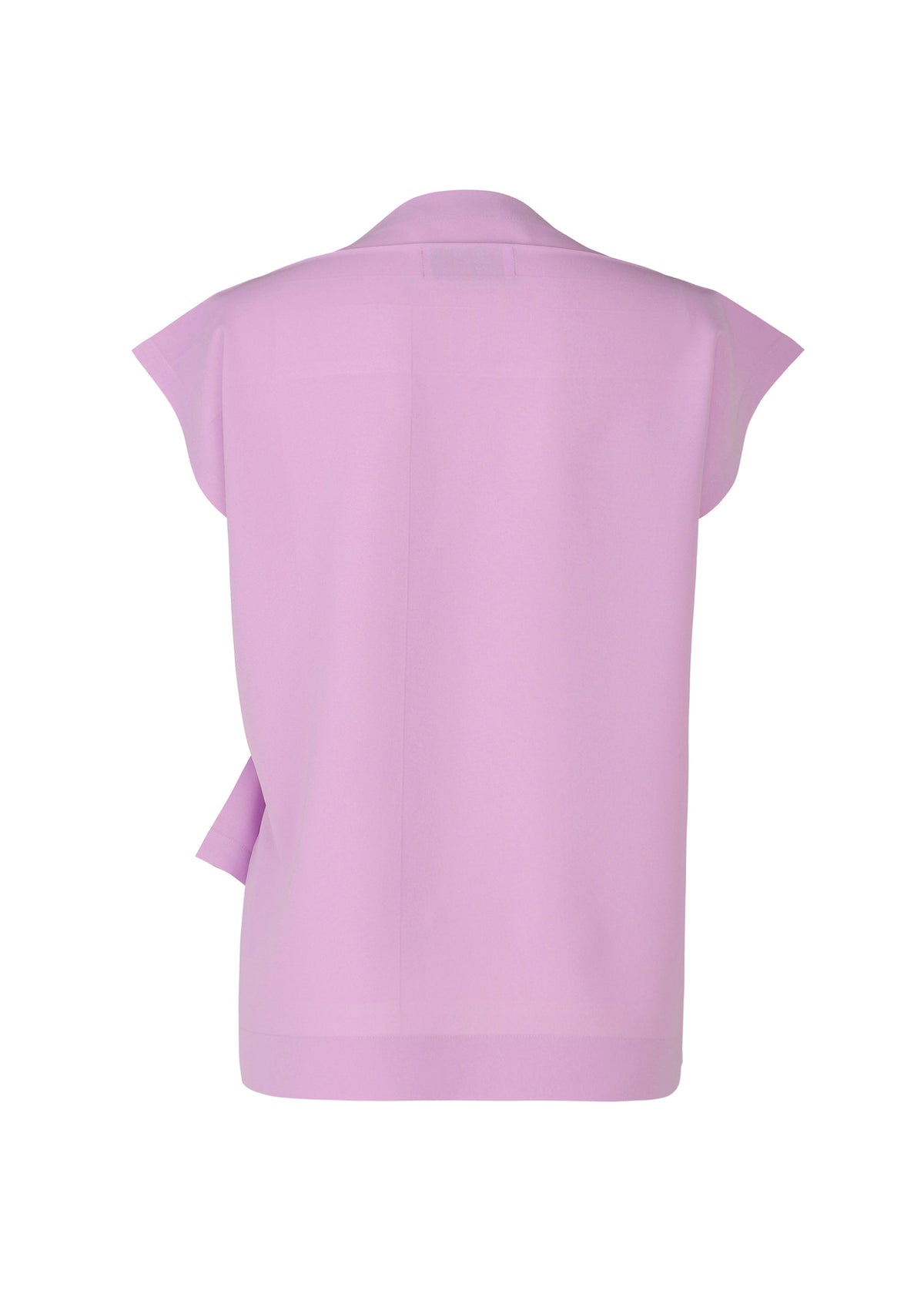 A detail shot of the 132 5. ISSEY MIYAKE FLAT ONE TUCK T shirt.