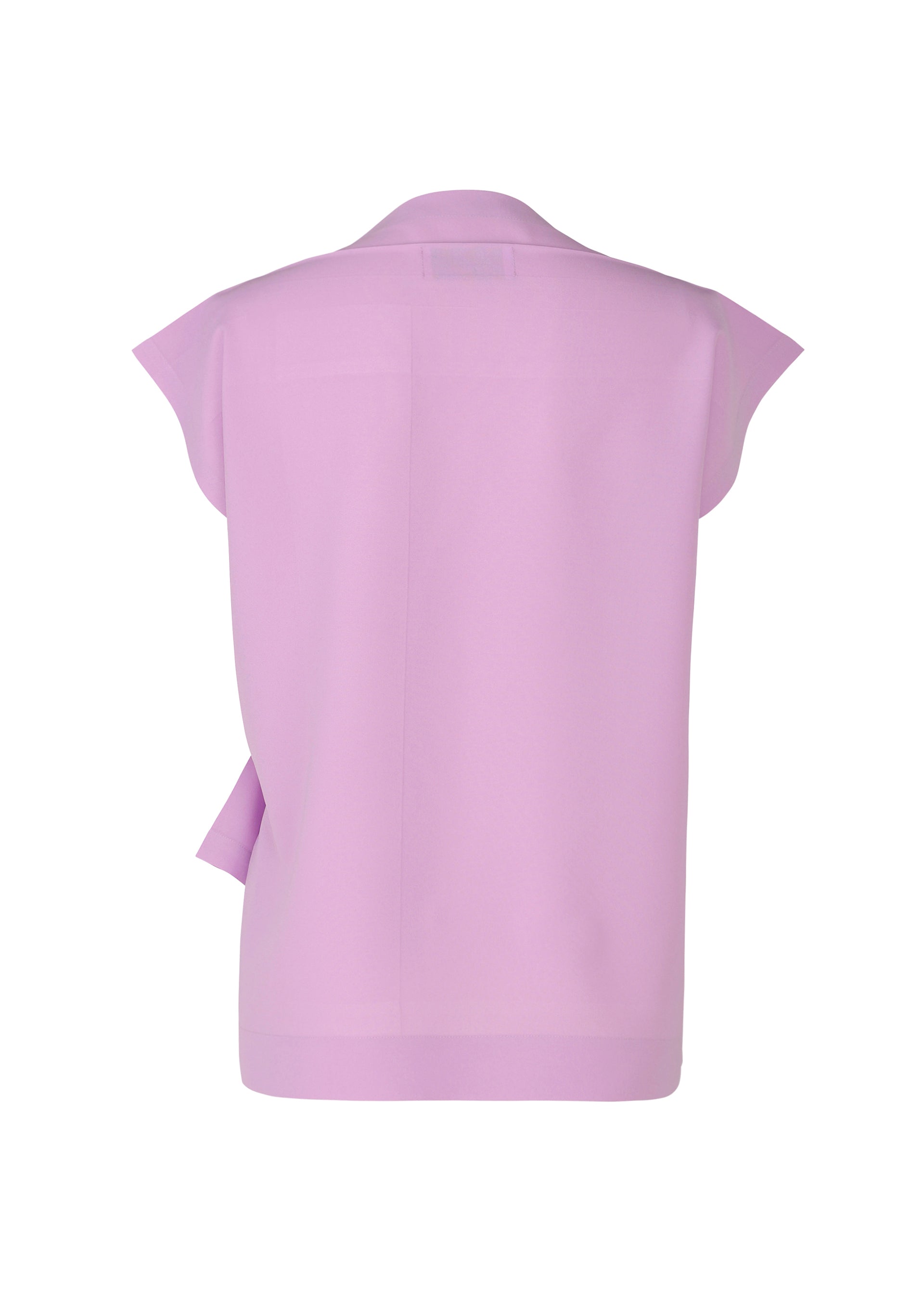 A detail shot of the 132 5. ISSEY MIYAKE FLAT ONE TUCK T shirt.
