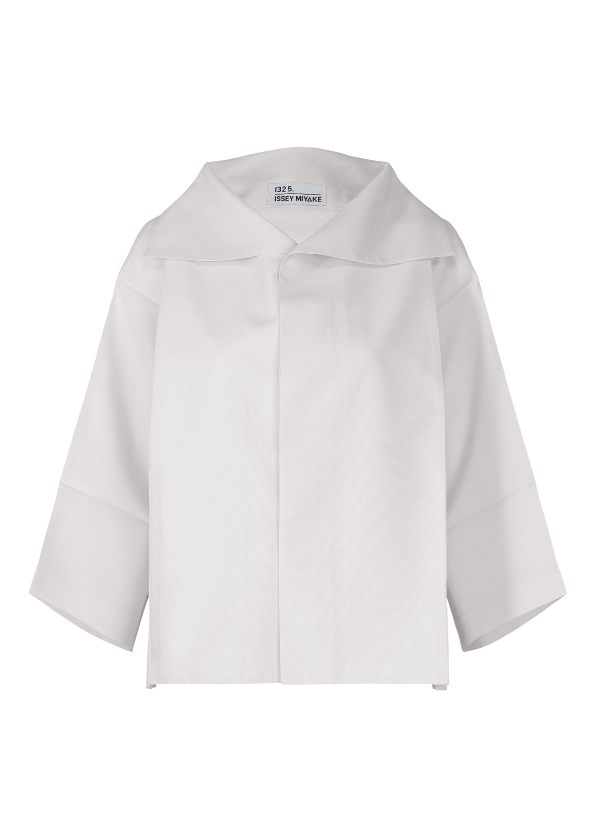 A product shot of the 132 5. ISSEY MIYAKE 132 5. FLAT 1 jacket in smoke white (05).