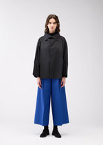 A model wears the 132 5. ISSEY MIYAKE 132 5. FLAT 2 clothing.