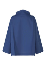 A detail shot of the 132 5. ISSEY MIYAKE 132 5. FLAT 2 clothing.