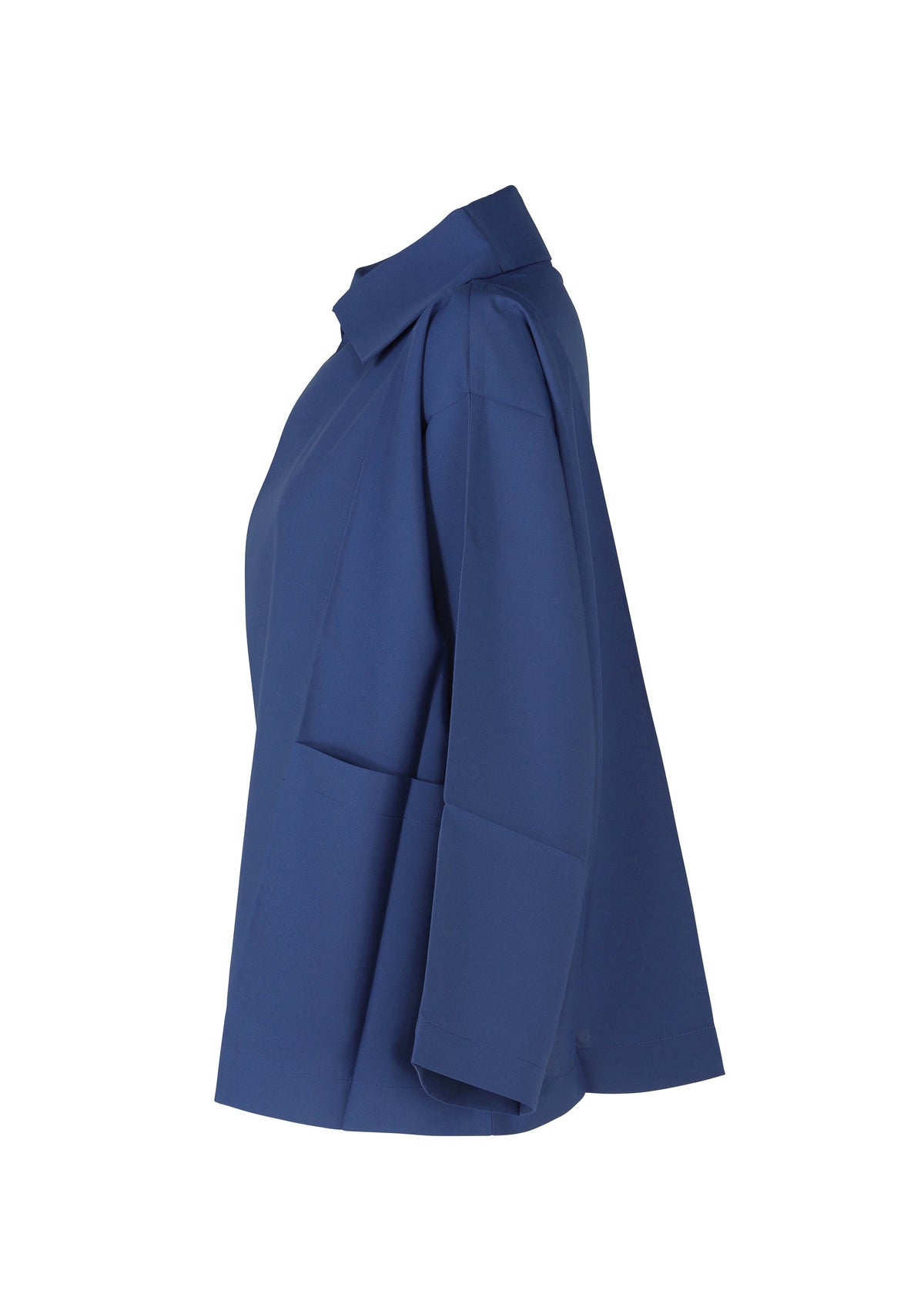 A detail shot of the 132 5. ISSEY MIYAKE 132 5. FLAT 2 clothing.