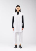A model wears the 132 5. ISSEY MIYAKE 132 5. FLAT 1 vest.