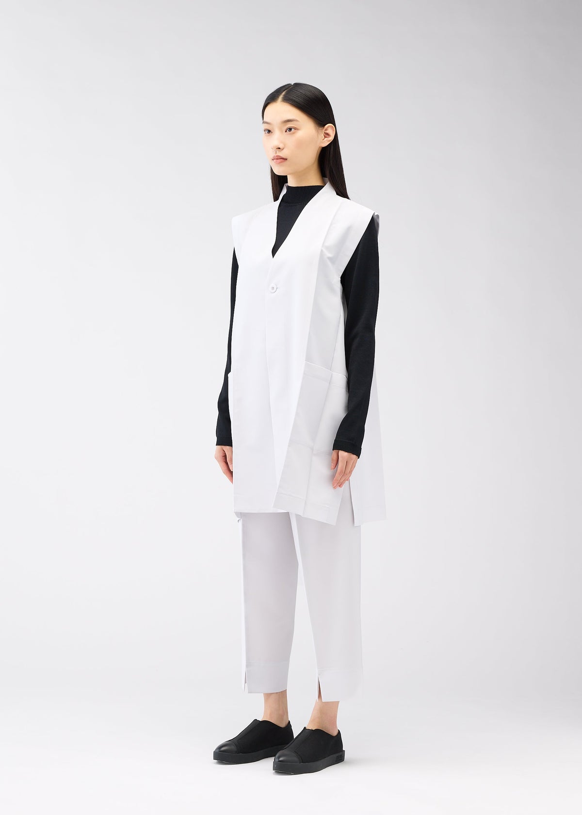 A model wears the 132 5. ISSEY MIYAKE 132 5. FLAT 1 vest.