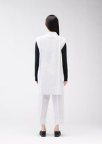 A model wears the 132 5. ISSEY MIYAKE 132 5. FLAT 1 vest.