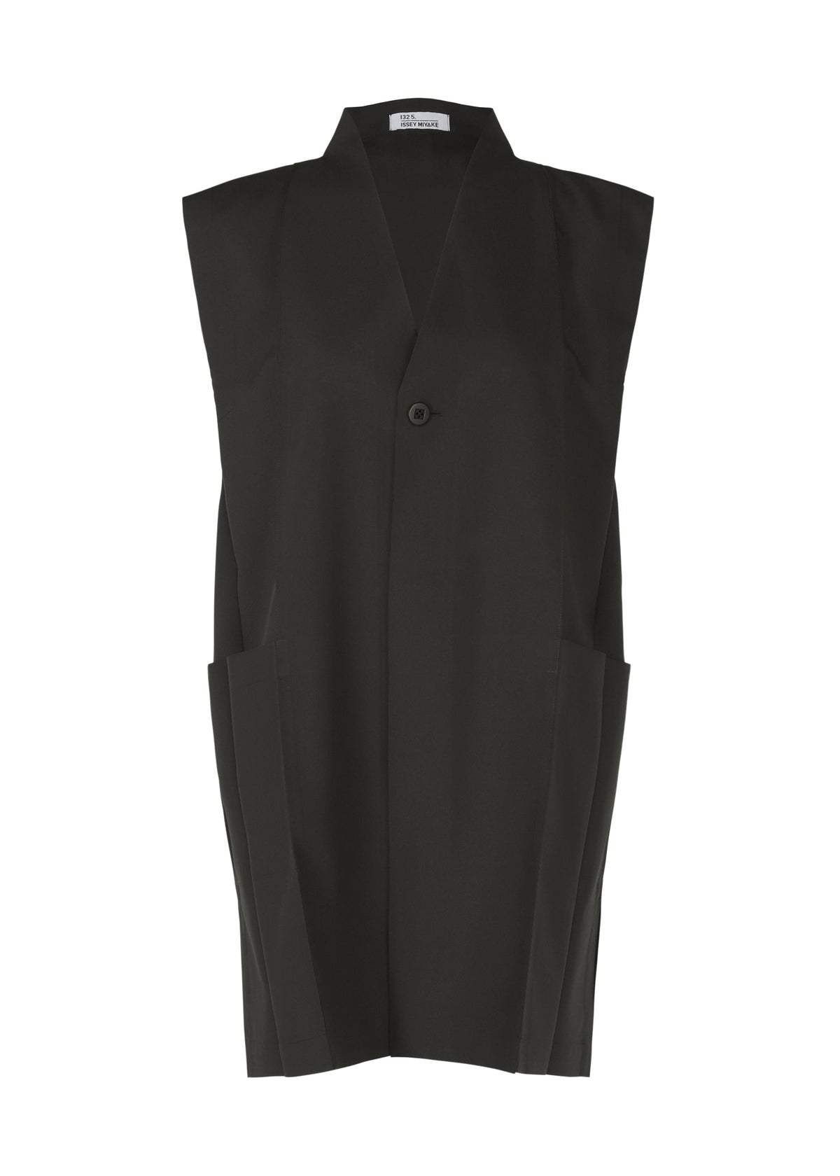 A product shot of the 132 5. ISSEY MIYAKE 132 5. FLAT 1 vest in black (15).