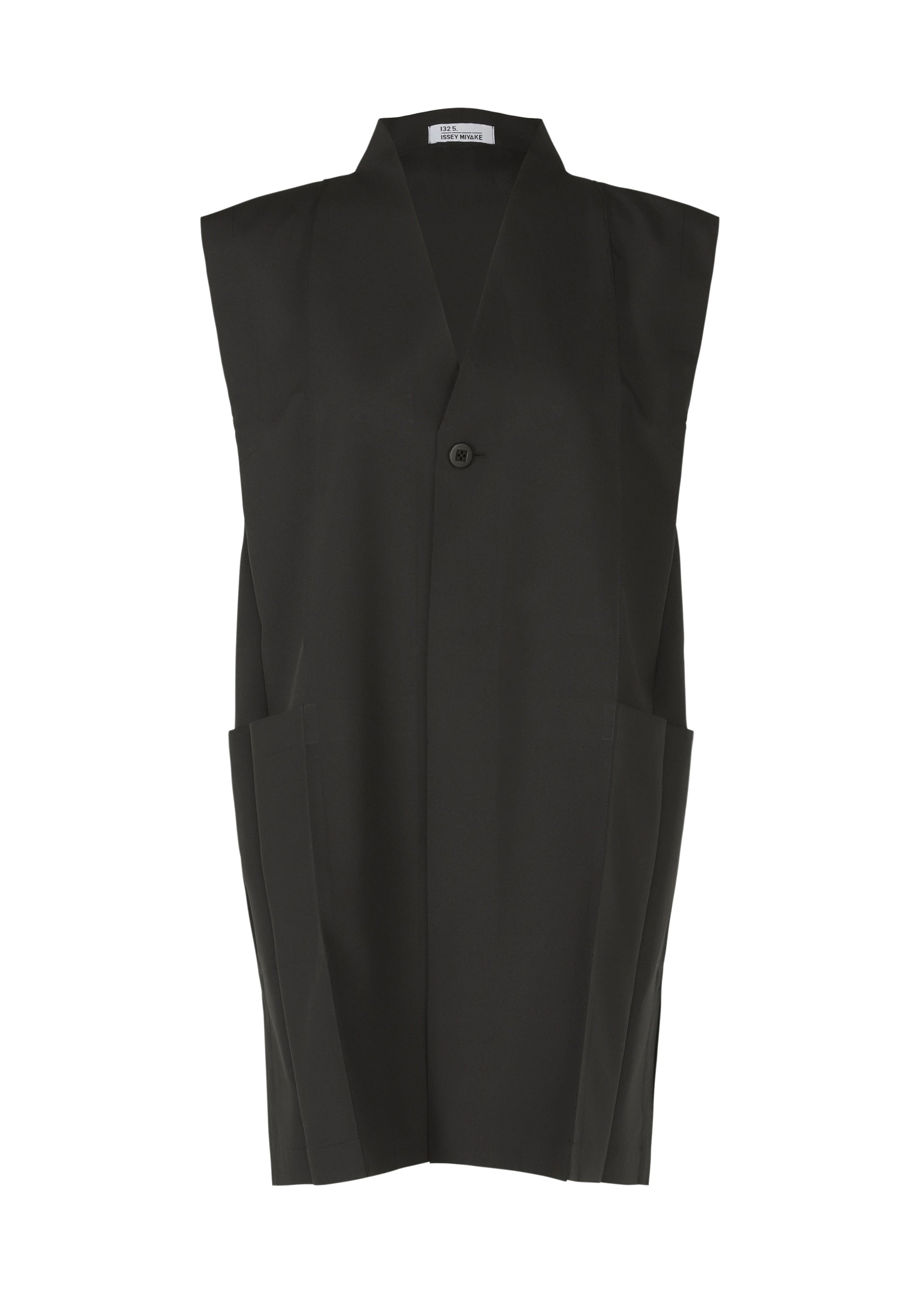 A product shot of the 132 5. ISSEY MIYAKE 132 5. FLAT 1 vest in black (15).