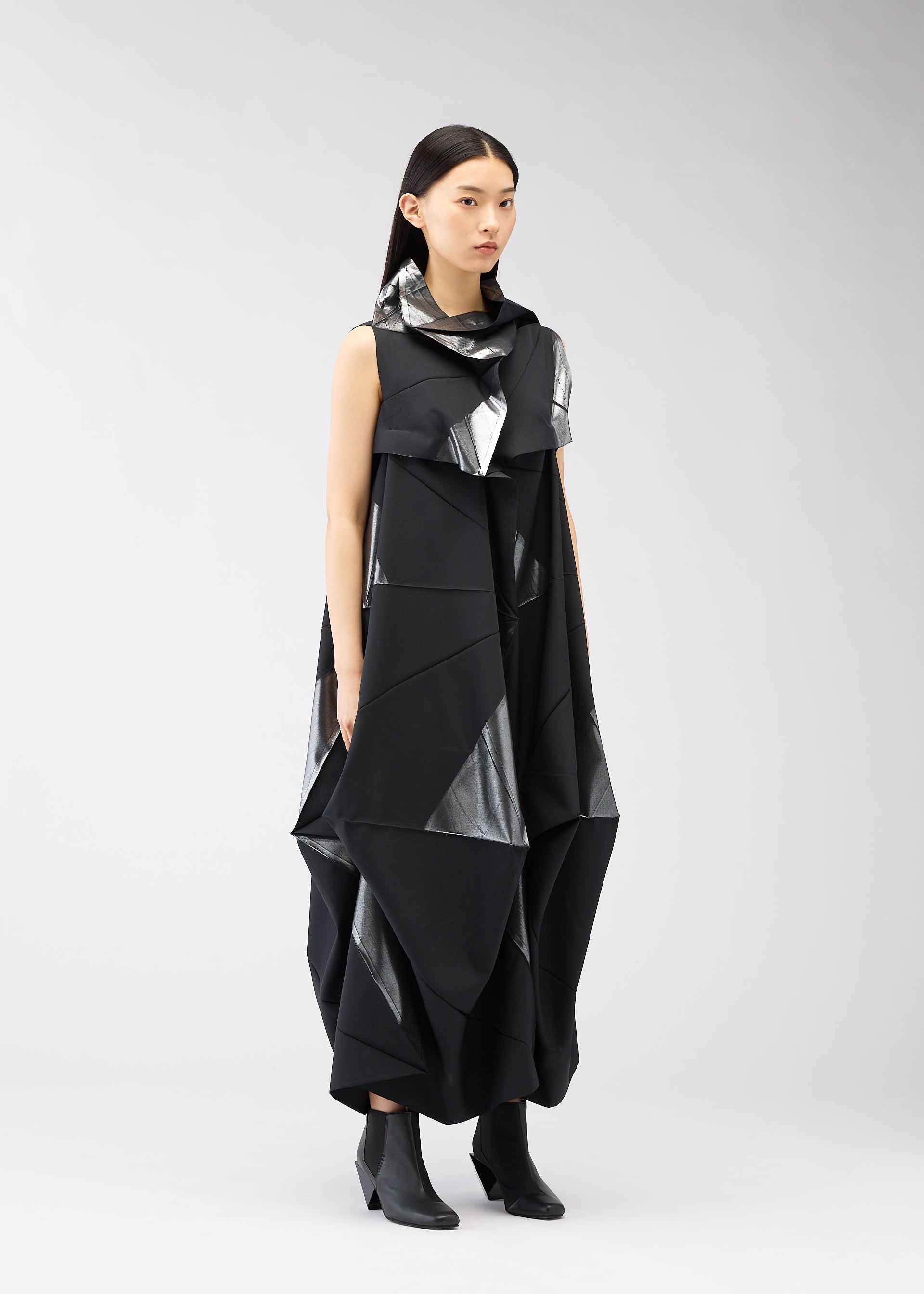 A model wears the 132 5. ISSEY MIYAKE NO.16 FOIL dress.