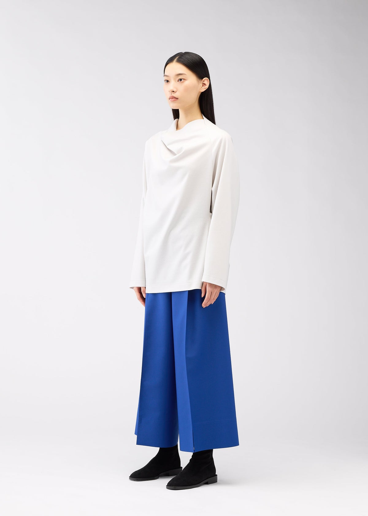 A model wears the 132 5. ISSEY MIYAKE CLEANCUT WOOL clothing.