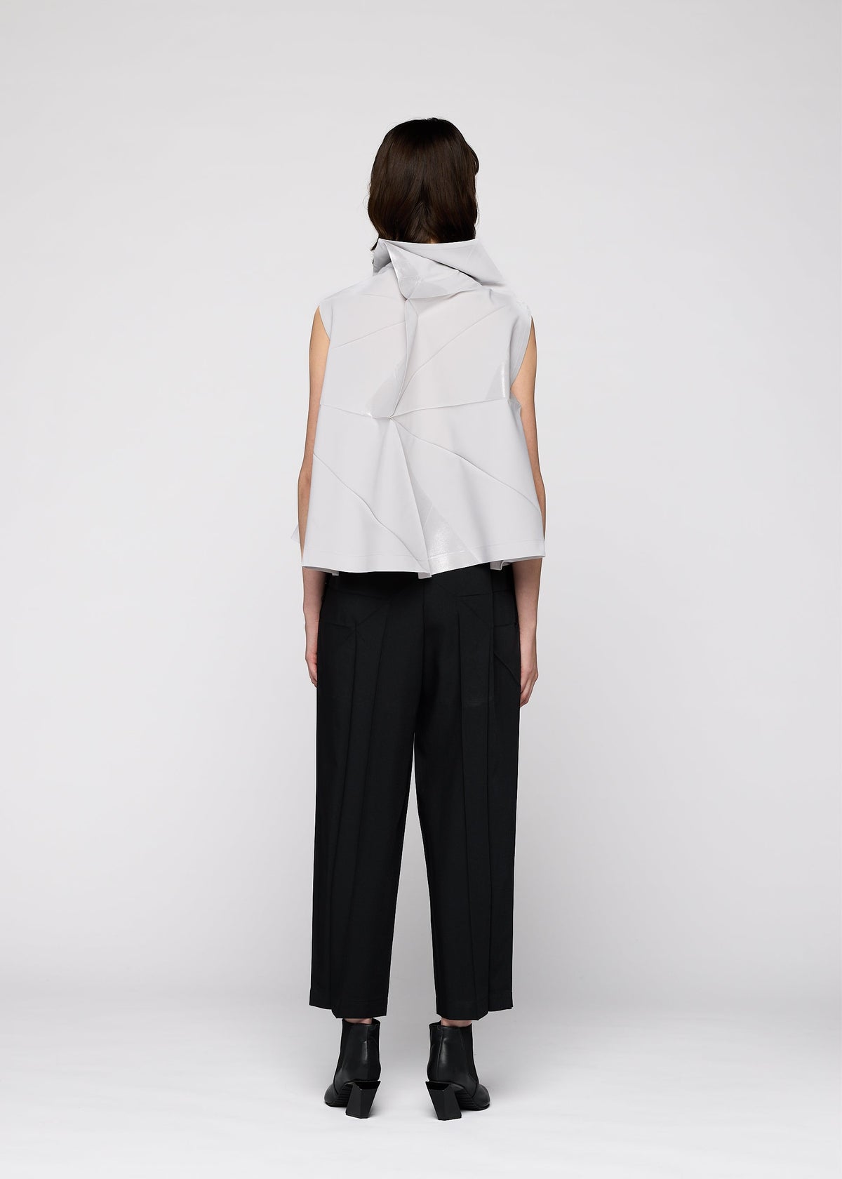 A model wears the 132 5. ISSEY MIYAKE NO.16 FOIL shirt.