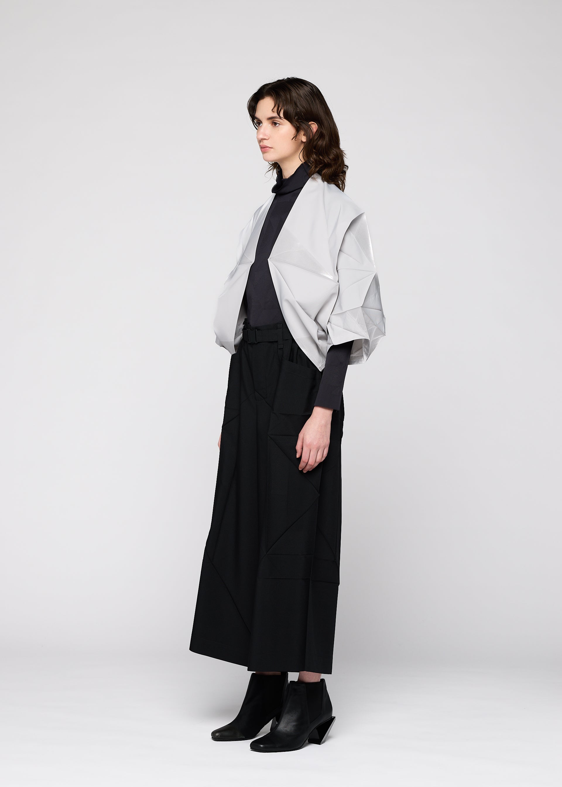 A model wears the 132 5. ISSEY MIYAKE NO.16 FOIL cardigan.