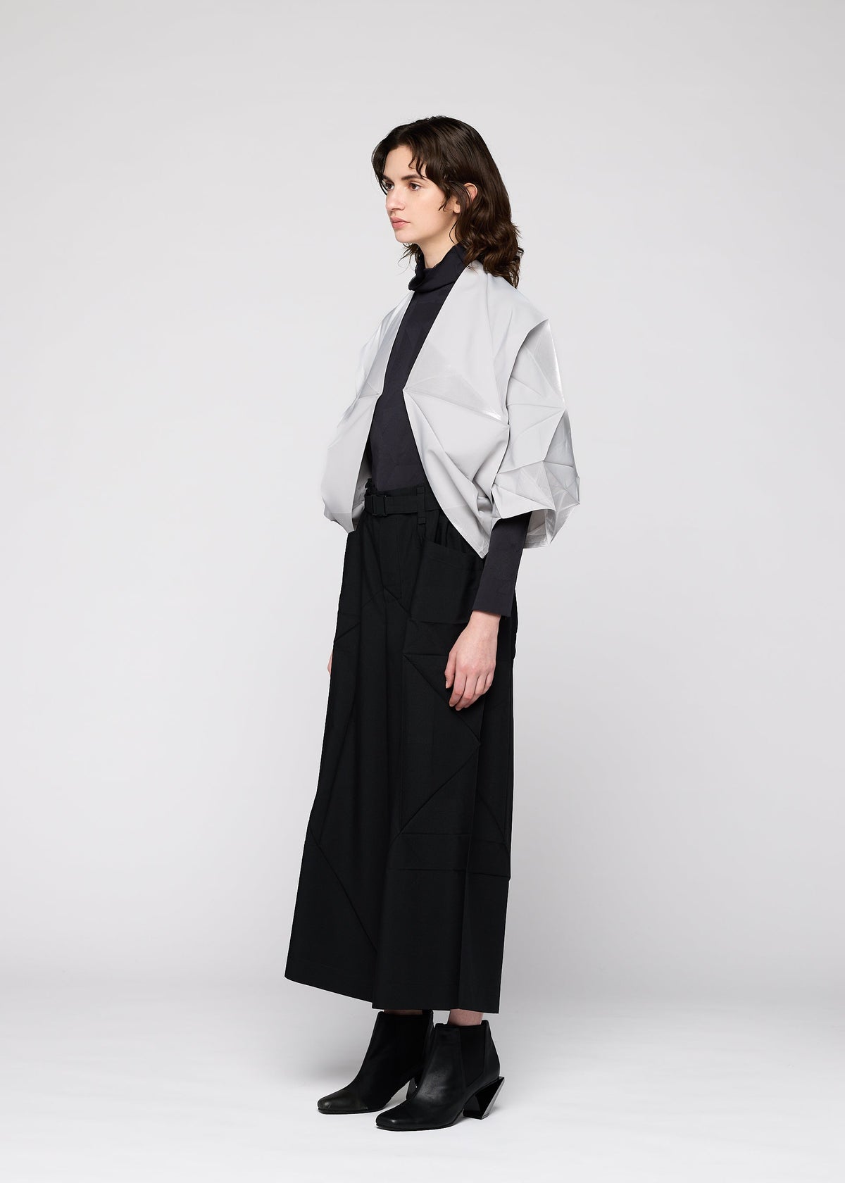 A model wears the 132 5. ISSEY MIYAKE NO.16 FOIL cardigan.