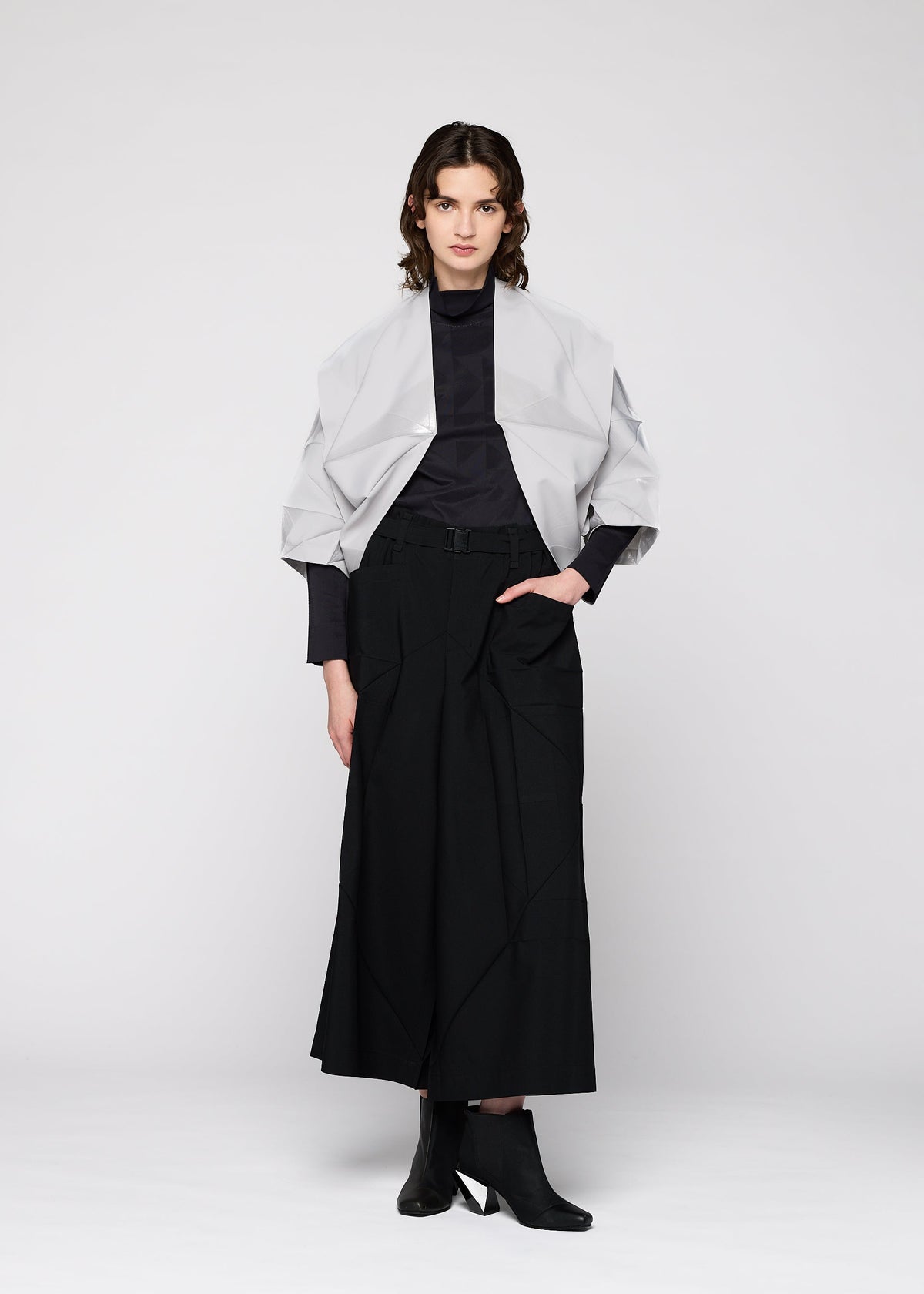 A model wears the 132 5. ISSEY MIYAKE NO.16 FOIL cardigan.