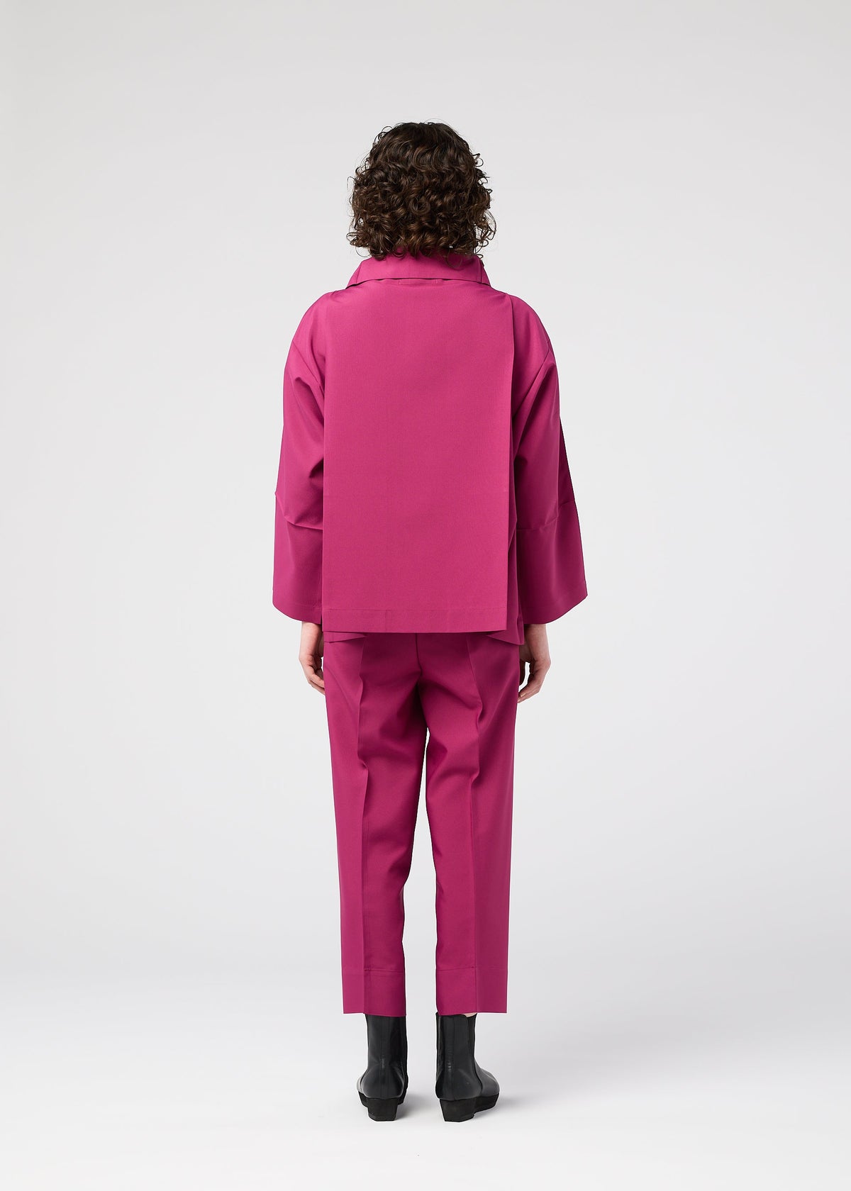 A model wears the 132 5. ISSEY MIYAKE 132 5. FLAT 1 jacket.