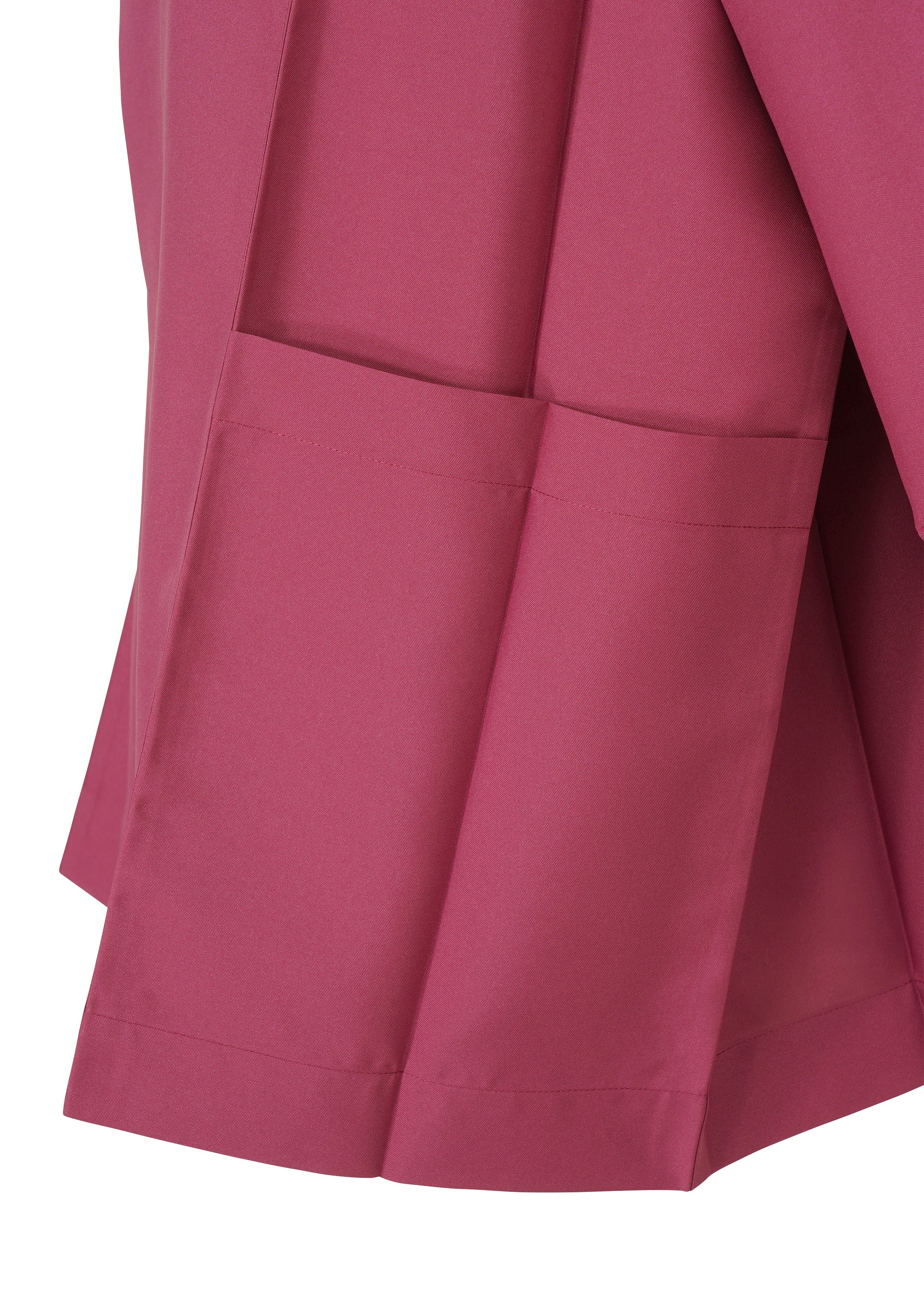 A detail shot of the 132 5. ISSEY MIYAKE 132 5. FLAT 1 jacket.