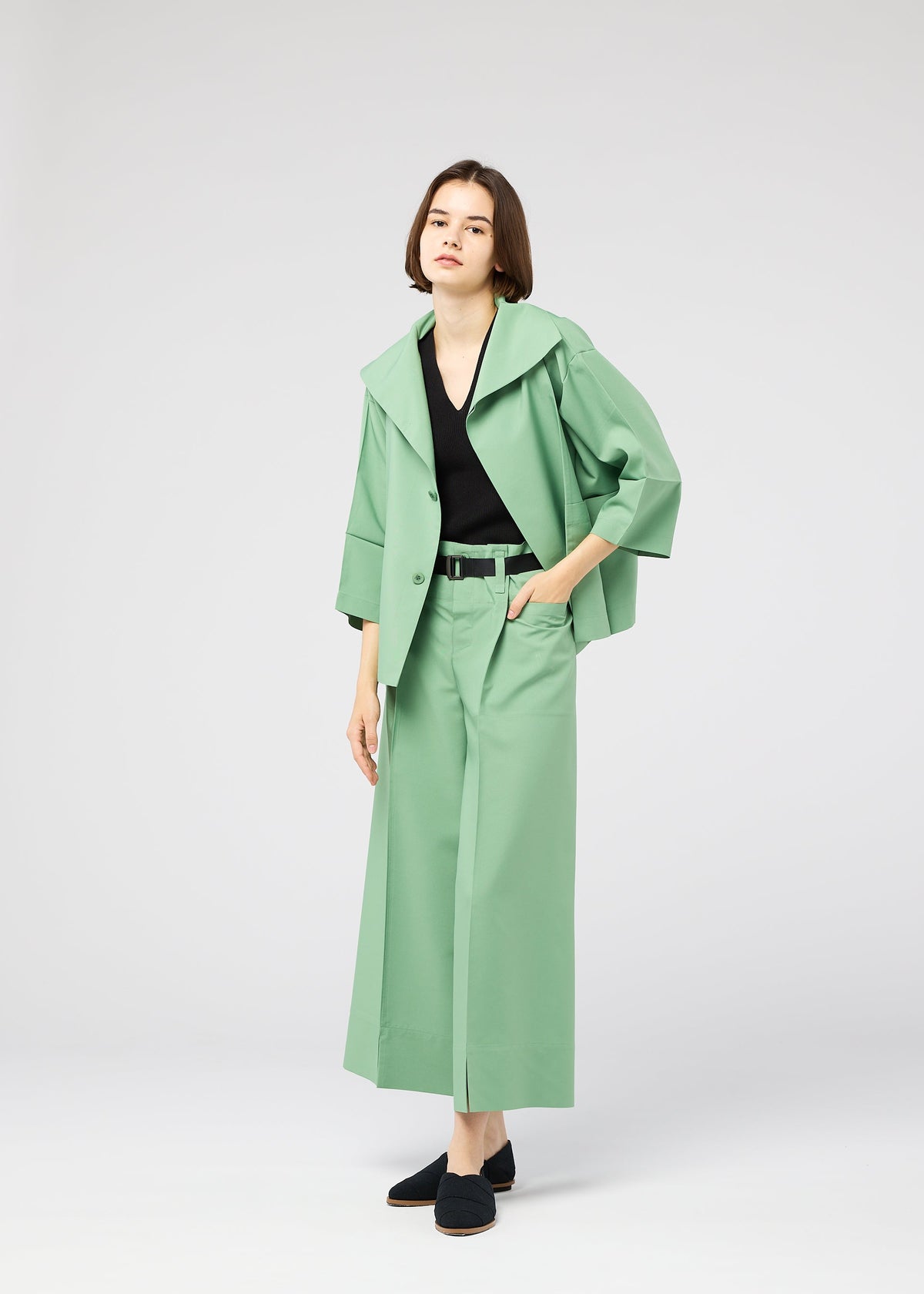 A model wears the 132 5. ISSEY MIYAKE 132 5. FLAT 2 132-5-flat-2-jacket-navy.
