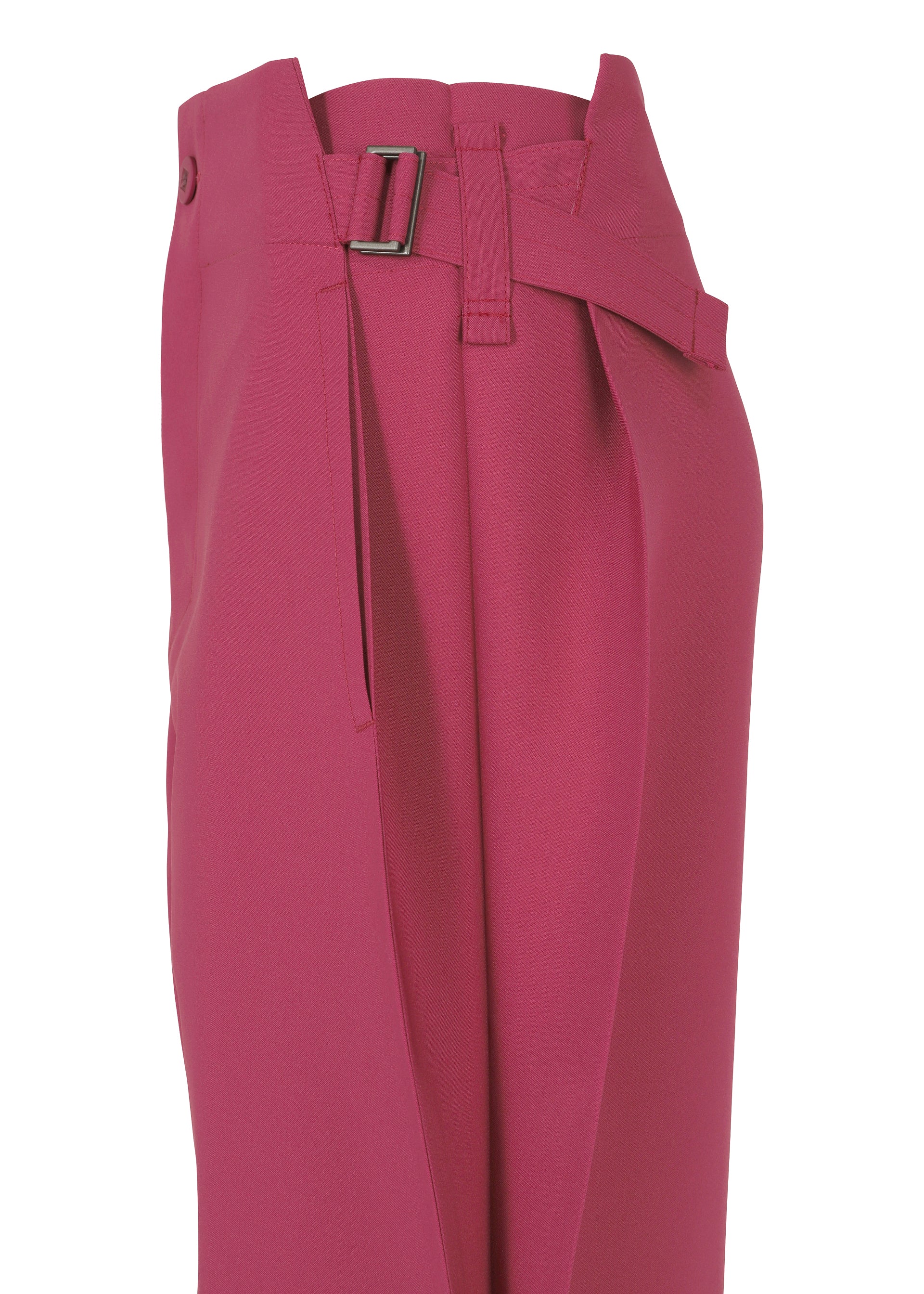 A detail shot of the 132 5. ISSEY MIYAKE VERTEX BOTTOMS clothing.