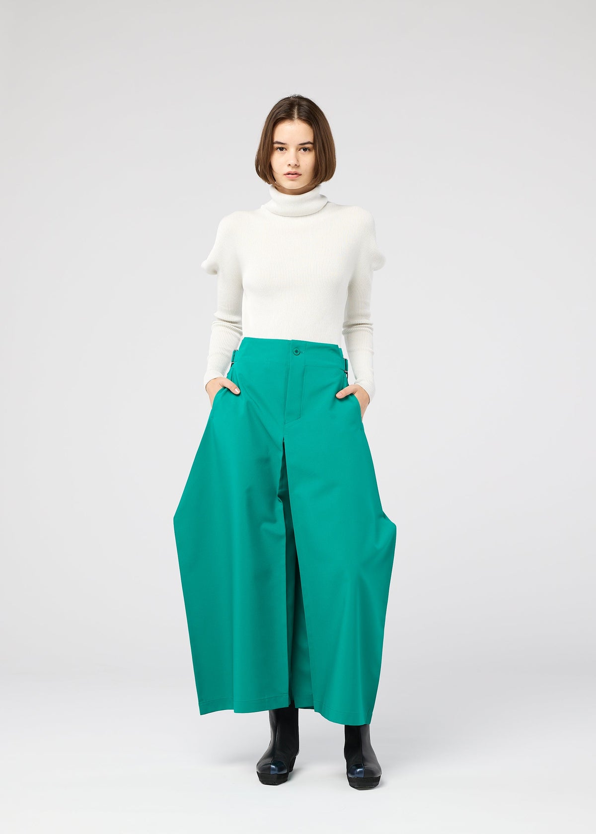 A model wears the 132 5. ISSEY MIYAKE VERTEX BOTTOMS clothing.