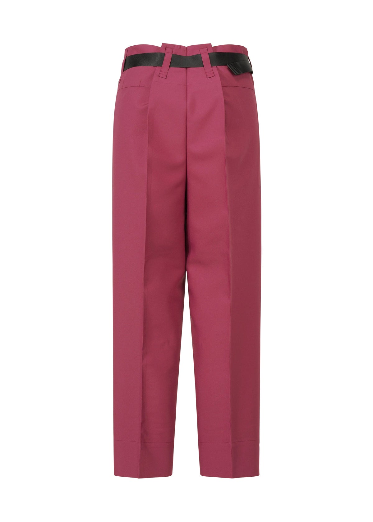 A detail shot of the 132 5. ISSEY MIYAKE 132 5. FLAT 1 trousers.