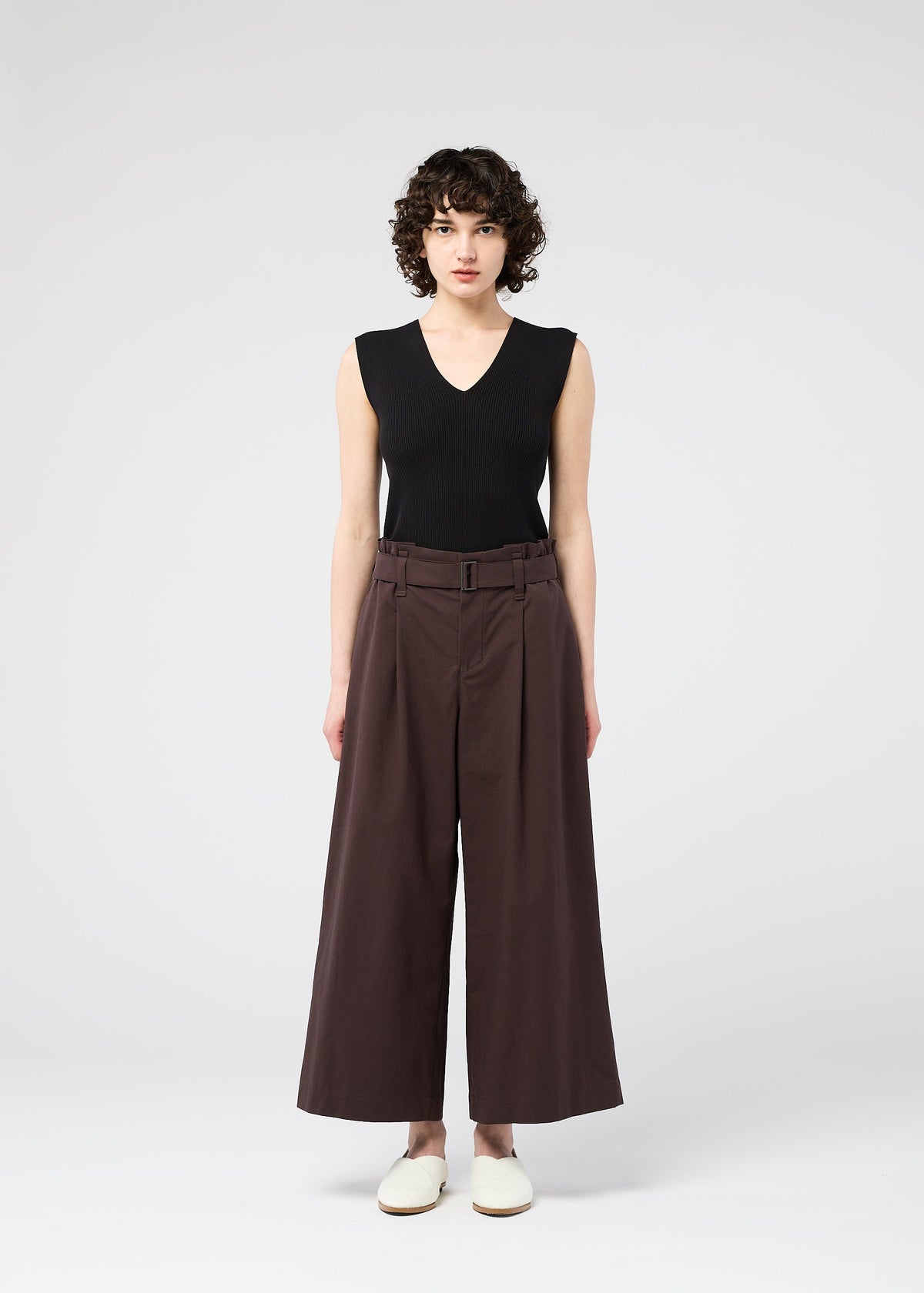 A model wears the 132 5. ISSEY MIYAKE WASHI STRETCH trousers.