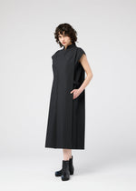 A model wears the 132 5. ISSEY MIYAKE 132 5. FLAT 1 dress.