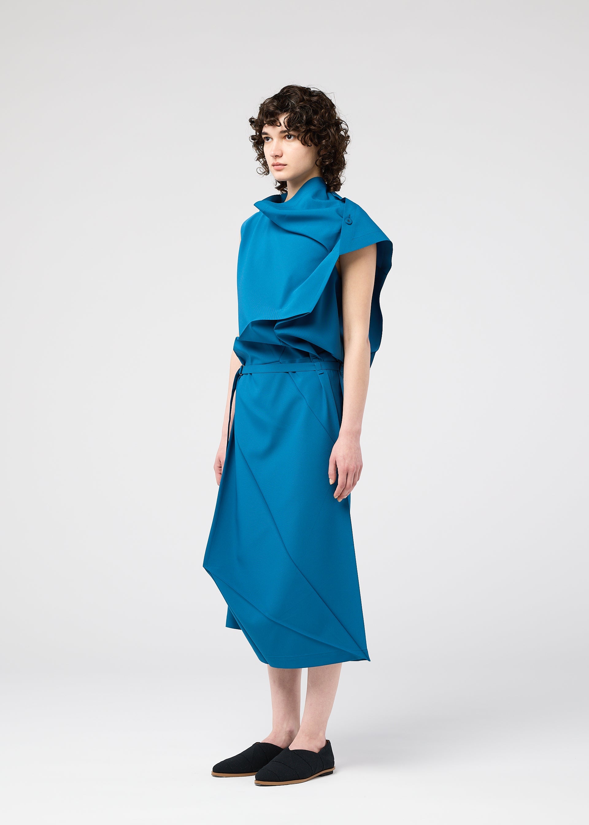A model wears the 132 5. ISSEY MIYAKE FACET SOLID dress.