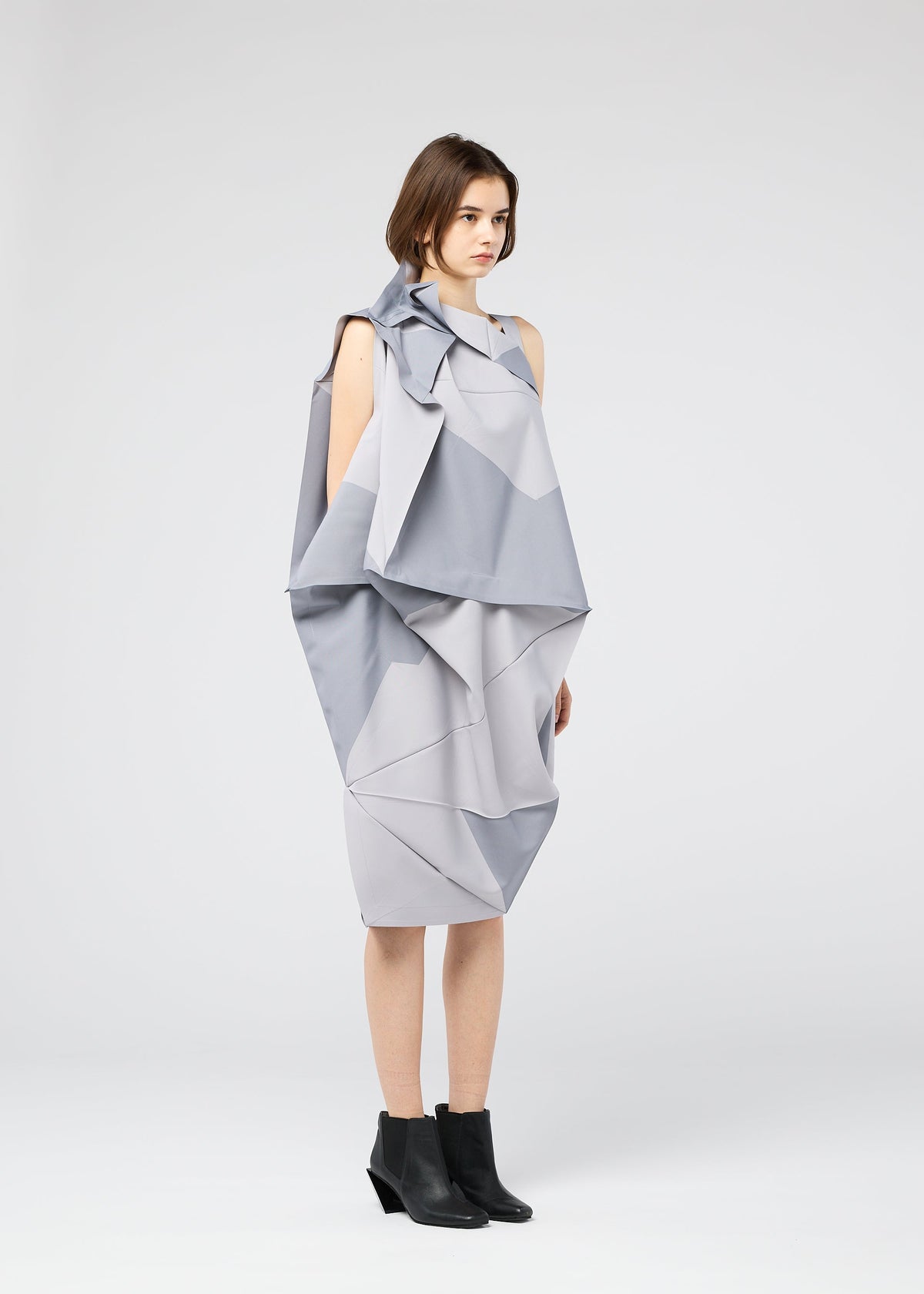 A model wears the 132 5. ISSEY MIYAKE NO.17 PRINT dress.