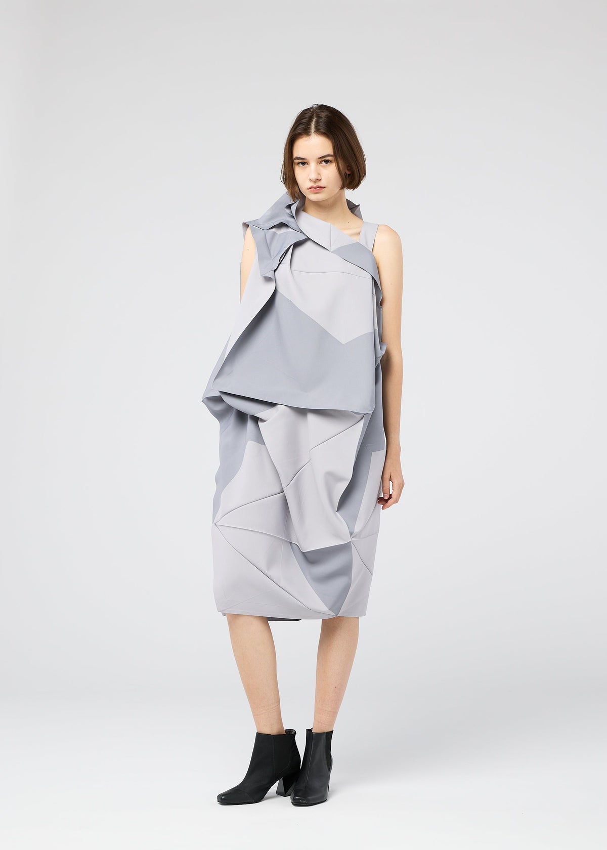 A model wears the 132 5. ISSEY MIYAKE NO.17 PRINT dress.