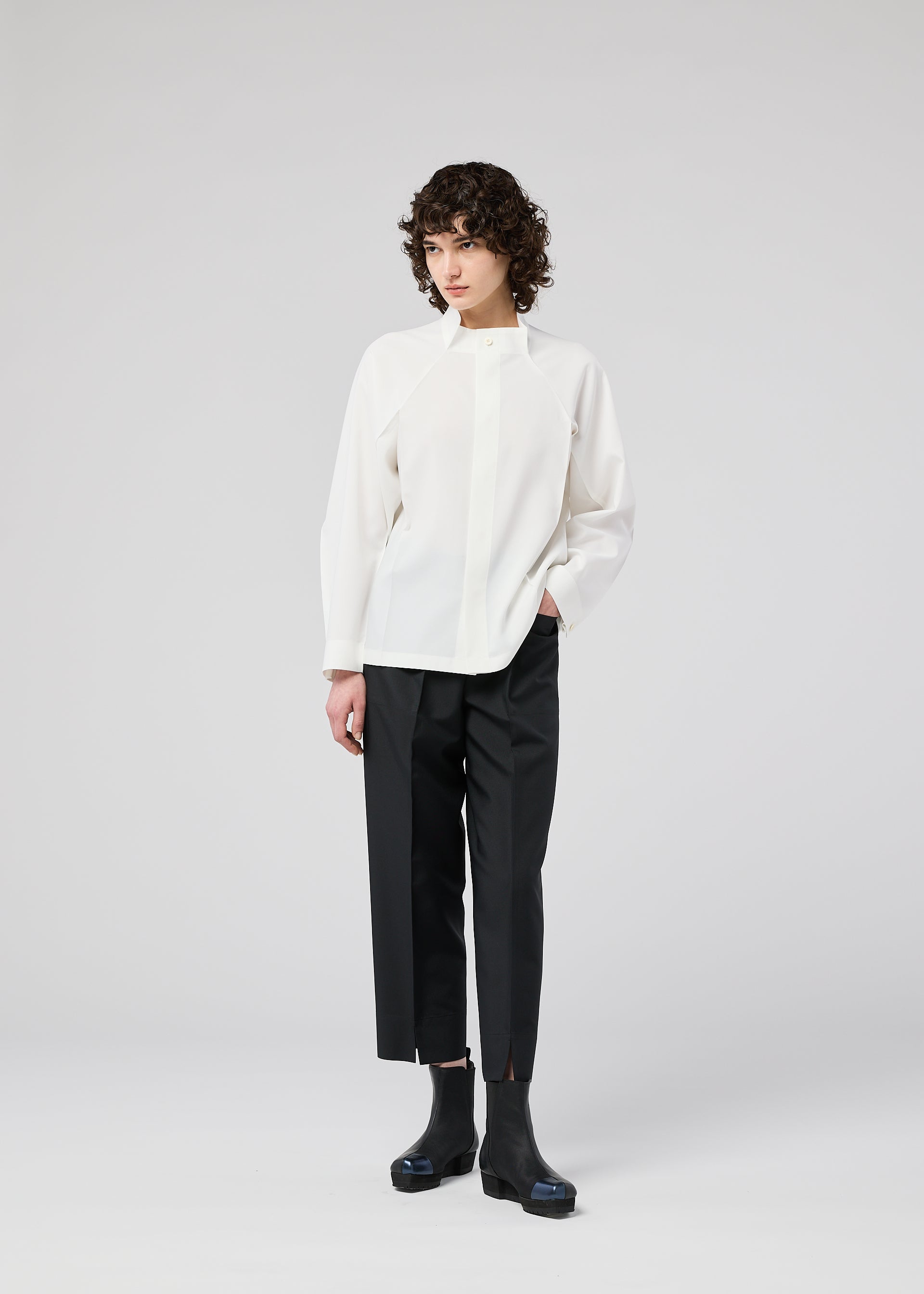 FOLD SHIRT Shirt Navy – The official ISSEY MIYAKE ONLINE STORE