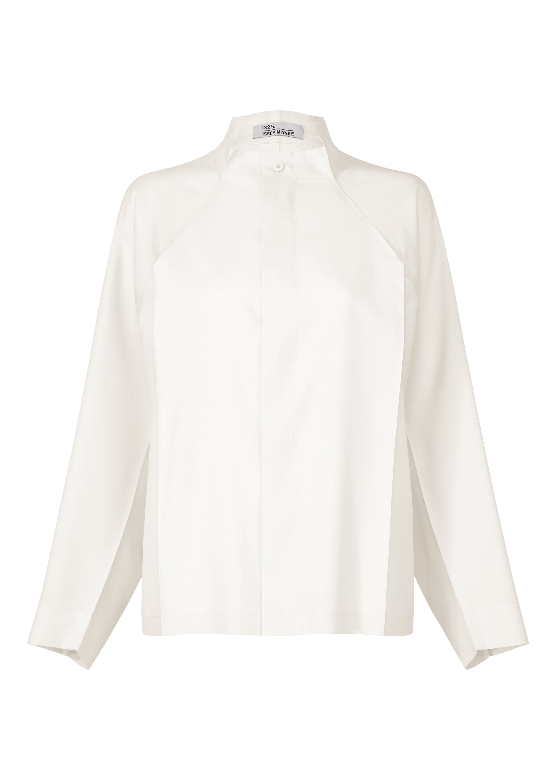 A product shot of the 132 5. ISSEY MIYAKE FOLD SHIRT shirt in white (01).