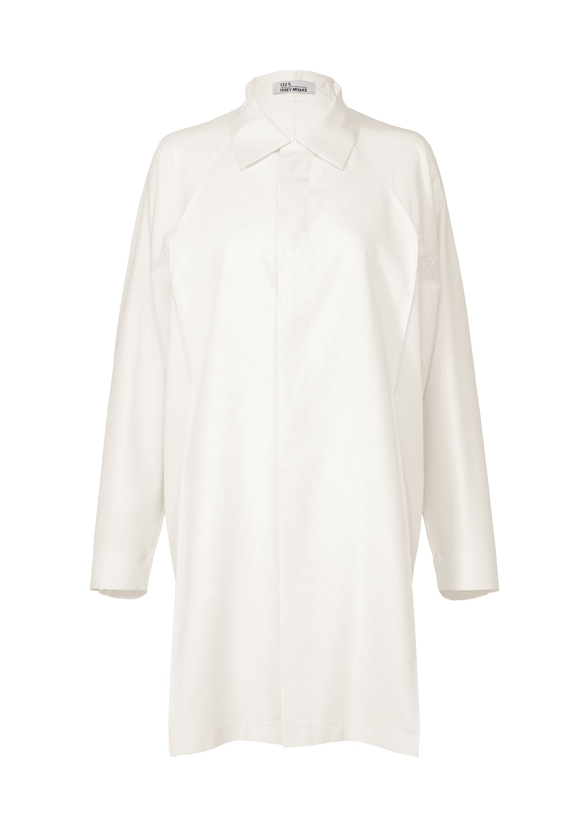 A product shot of the 132 5. ISSEY MIYAKE FOLD SHIRT shirt in white (01).