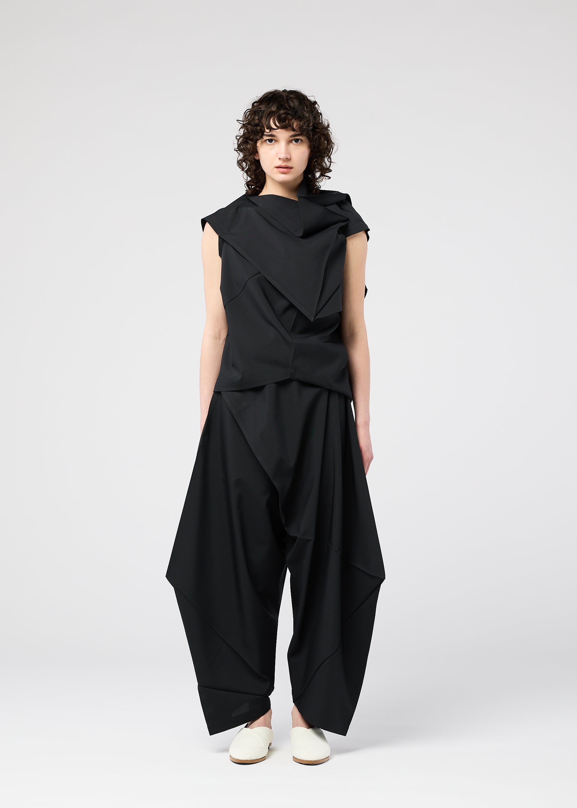 A model wears the 132 5. ISSEY MIYAKE FACET SOLID shirt.