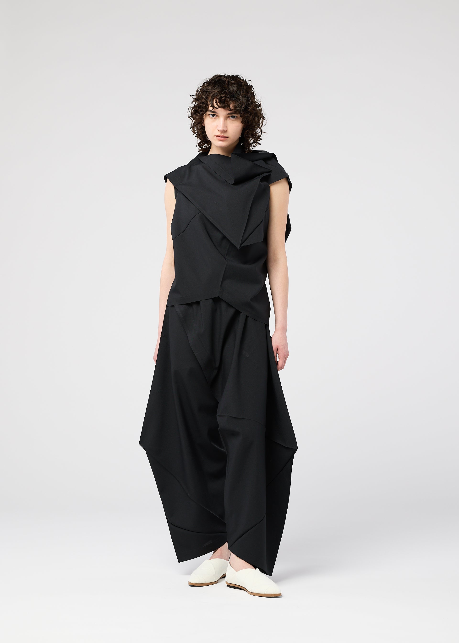 A model wears the 132 5. ISSEY MIYAKE FACET SOLID shirt.