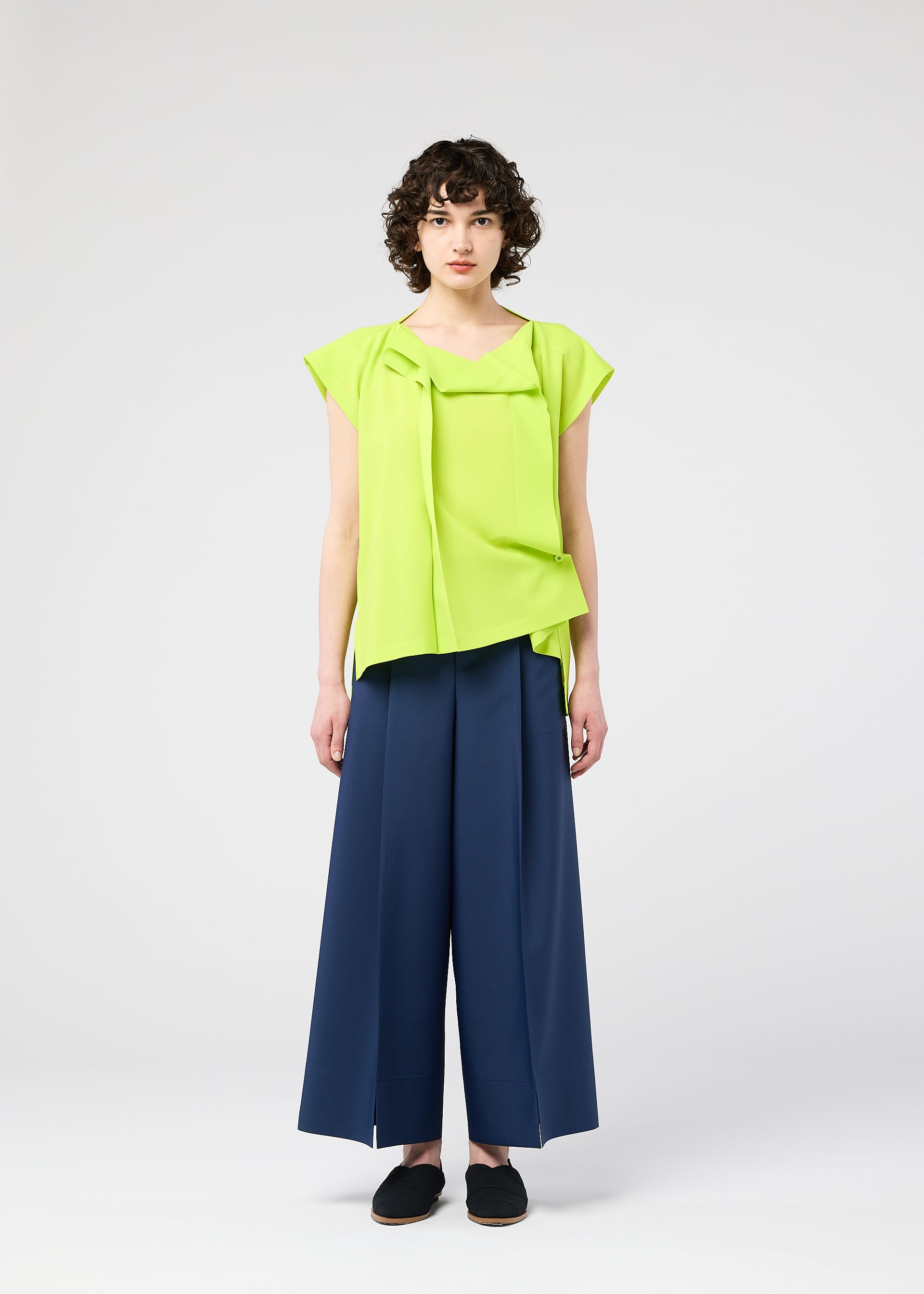 A model wears the 132 5. ISSEY MIYAKE FLAT TUCK T flat-tuck-t-shirt-black.