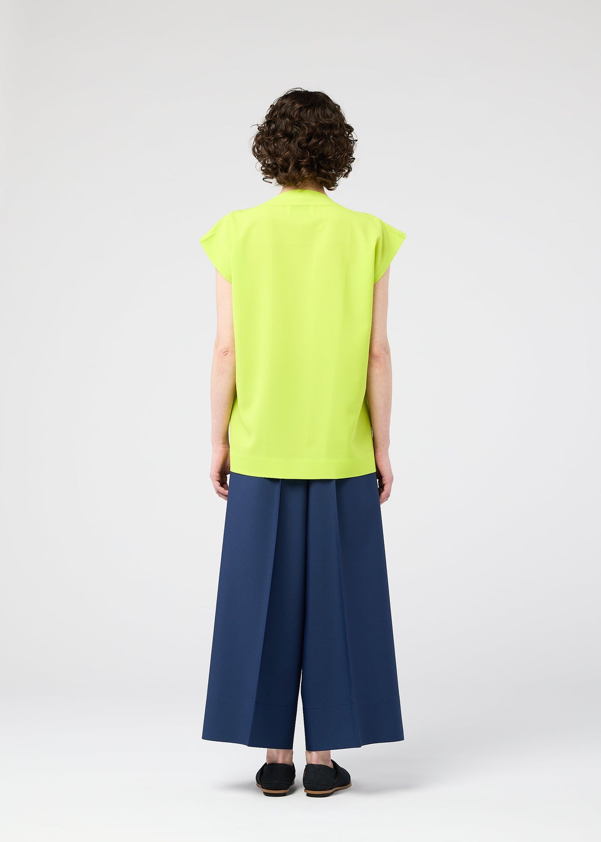 A model wears the 132 5. ISSEY MIYAKE FLAT TUCK T flat-tuck-t-shirt-white.